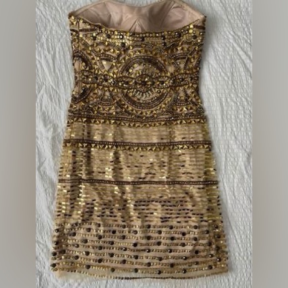 MOVING SALE: Tony Bowls gold beaded strapless “TS21301 Illusion Hem Dress” sz 4 - Picture 6 of 7